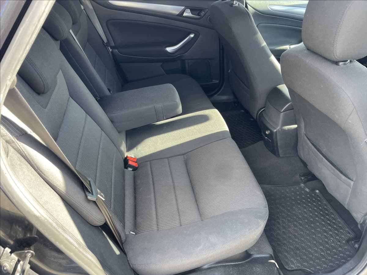 2012 Ford Mondeo - 11