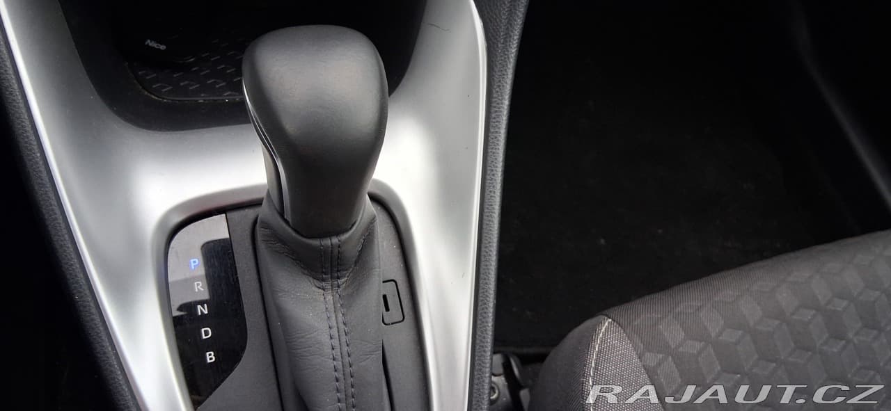 2023 Toyota Yaris - 13