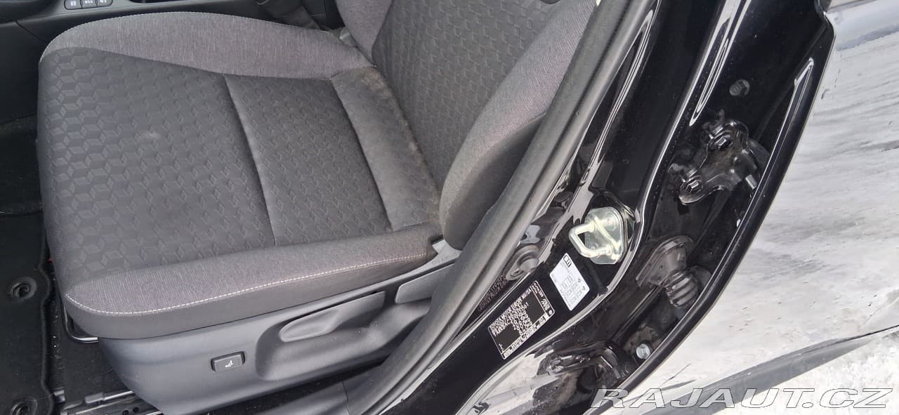 2023 Toyota Yaris - 14