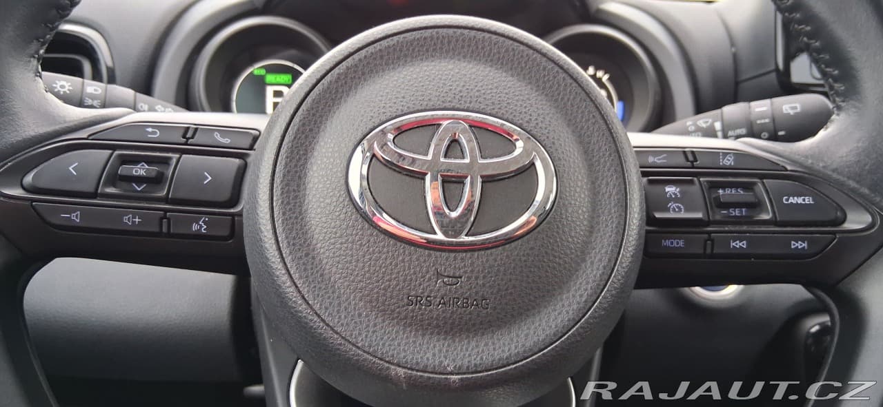 2023 Toyota Yaris - 8