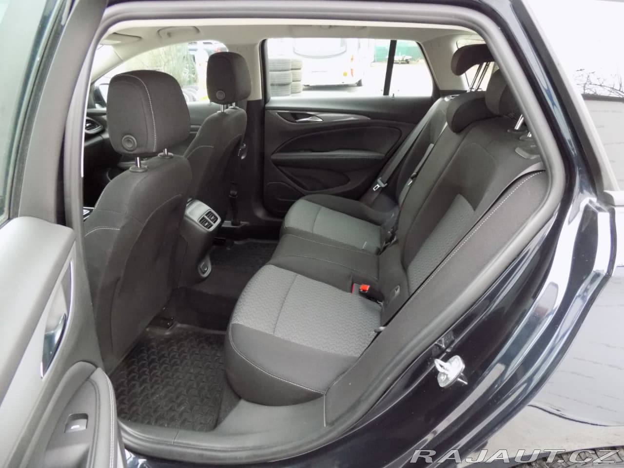 2020 Opel Insignia - 10