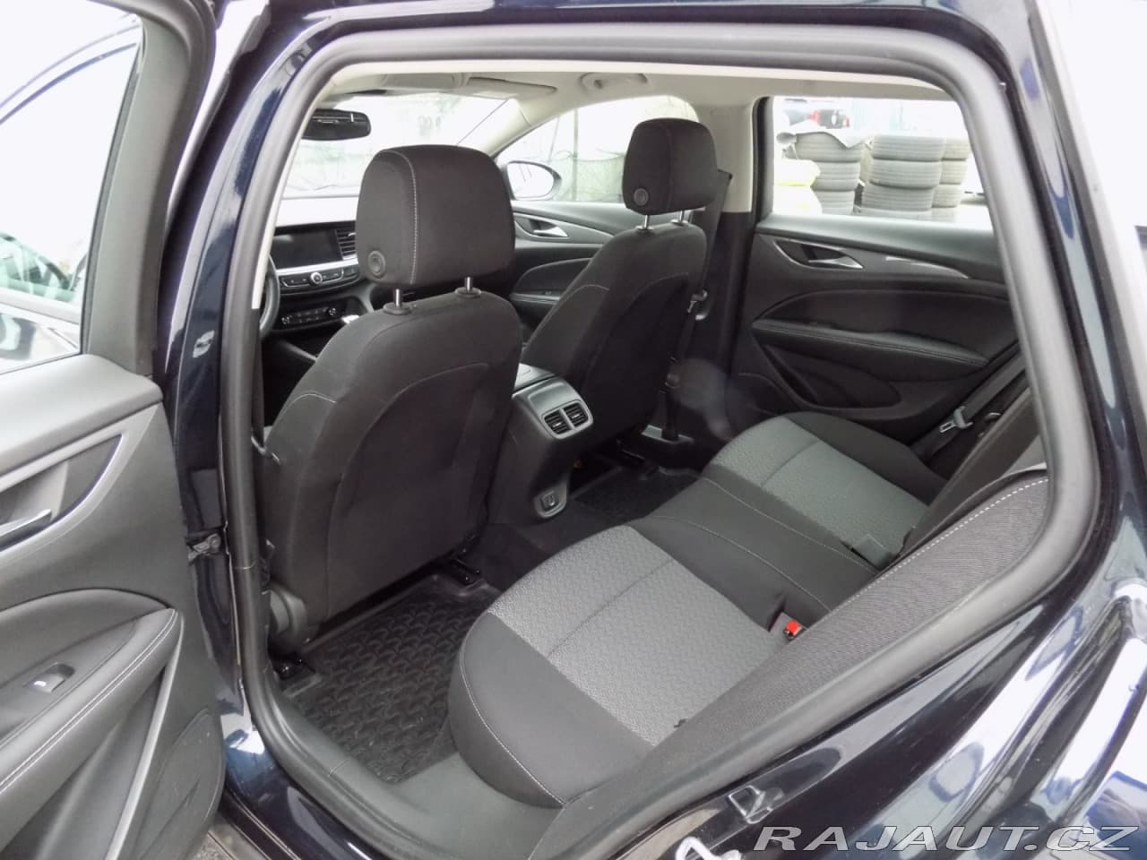 2020 Opel Insignia - 11