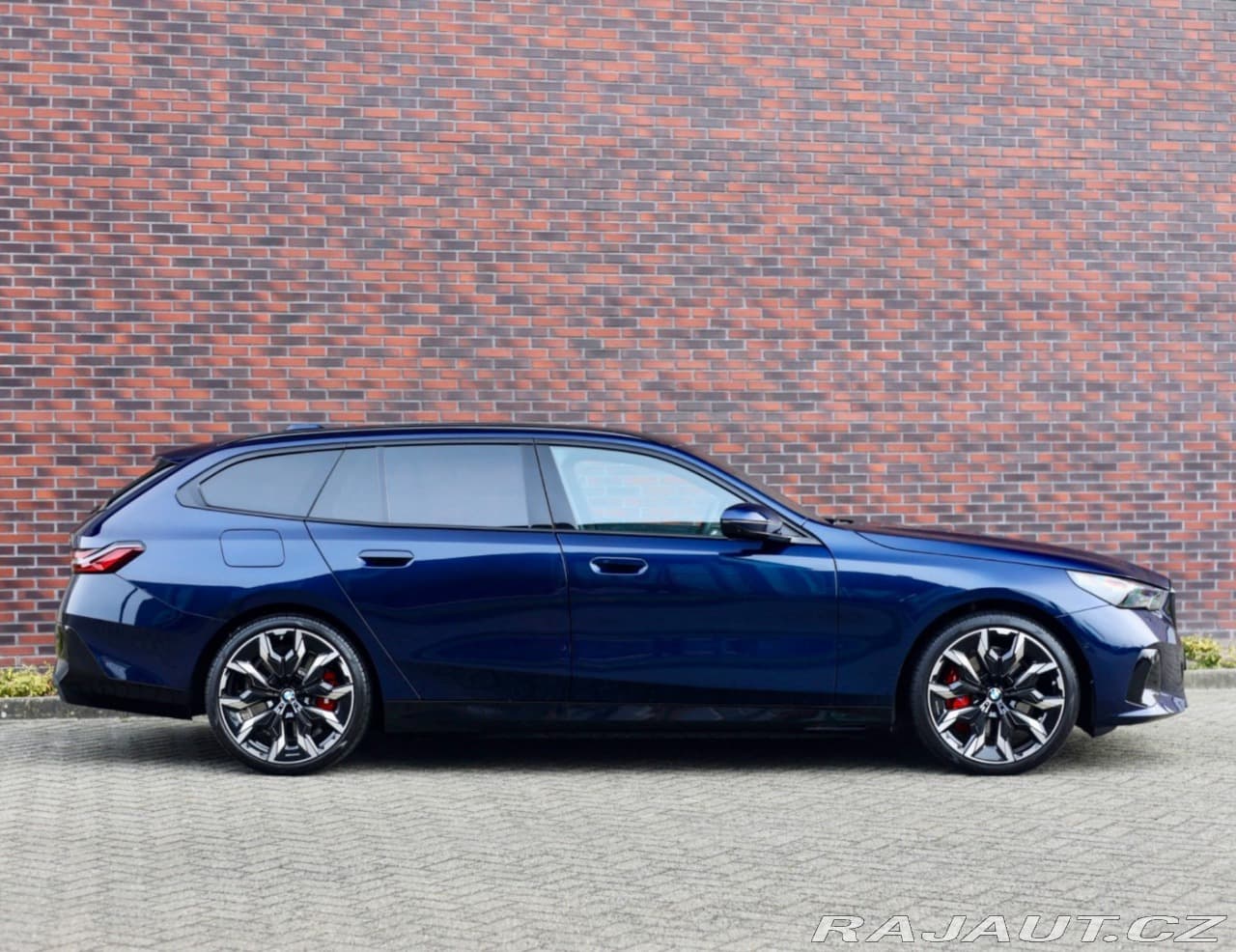 2025 BMW 5-Series - 12