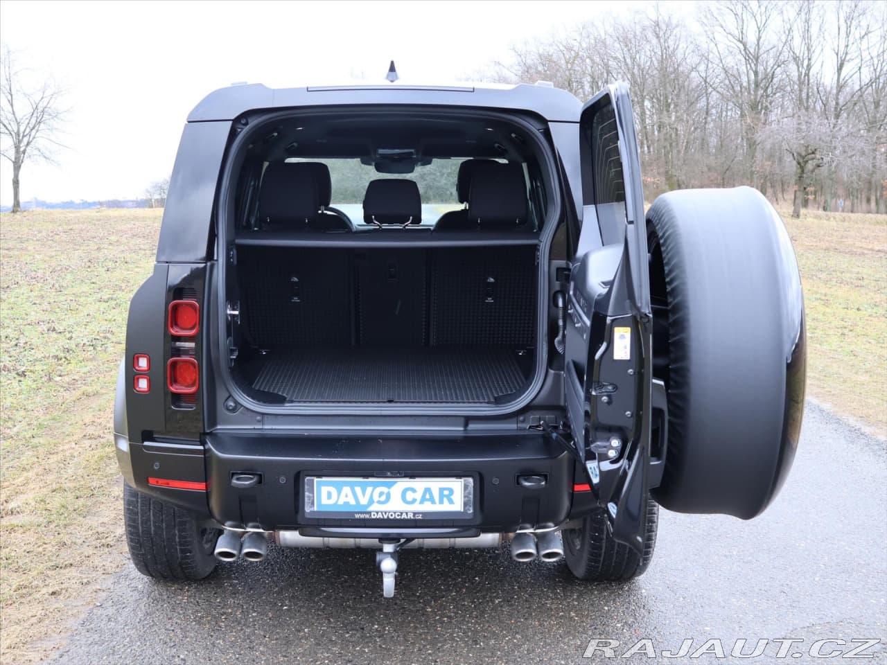 2025 Land Rover Defender - 9