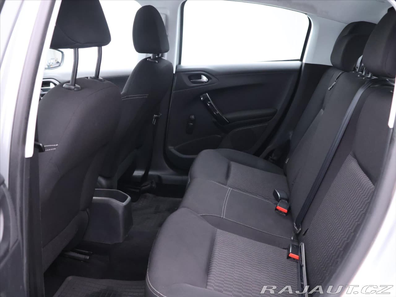 2017 Peugeot 208 - 11