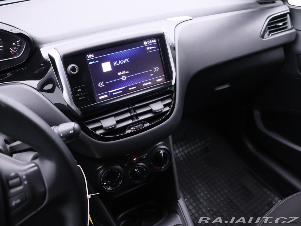 2017 Peugeot 208 - 16