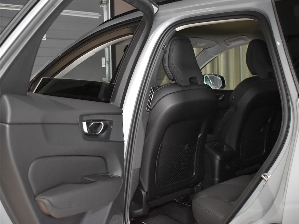 2025 Volvo Xc60 - 11