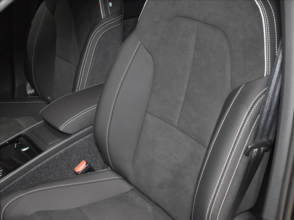 2025 Volvo Ec40 - 11