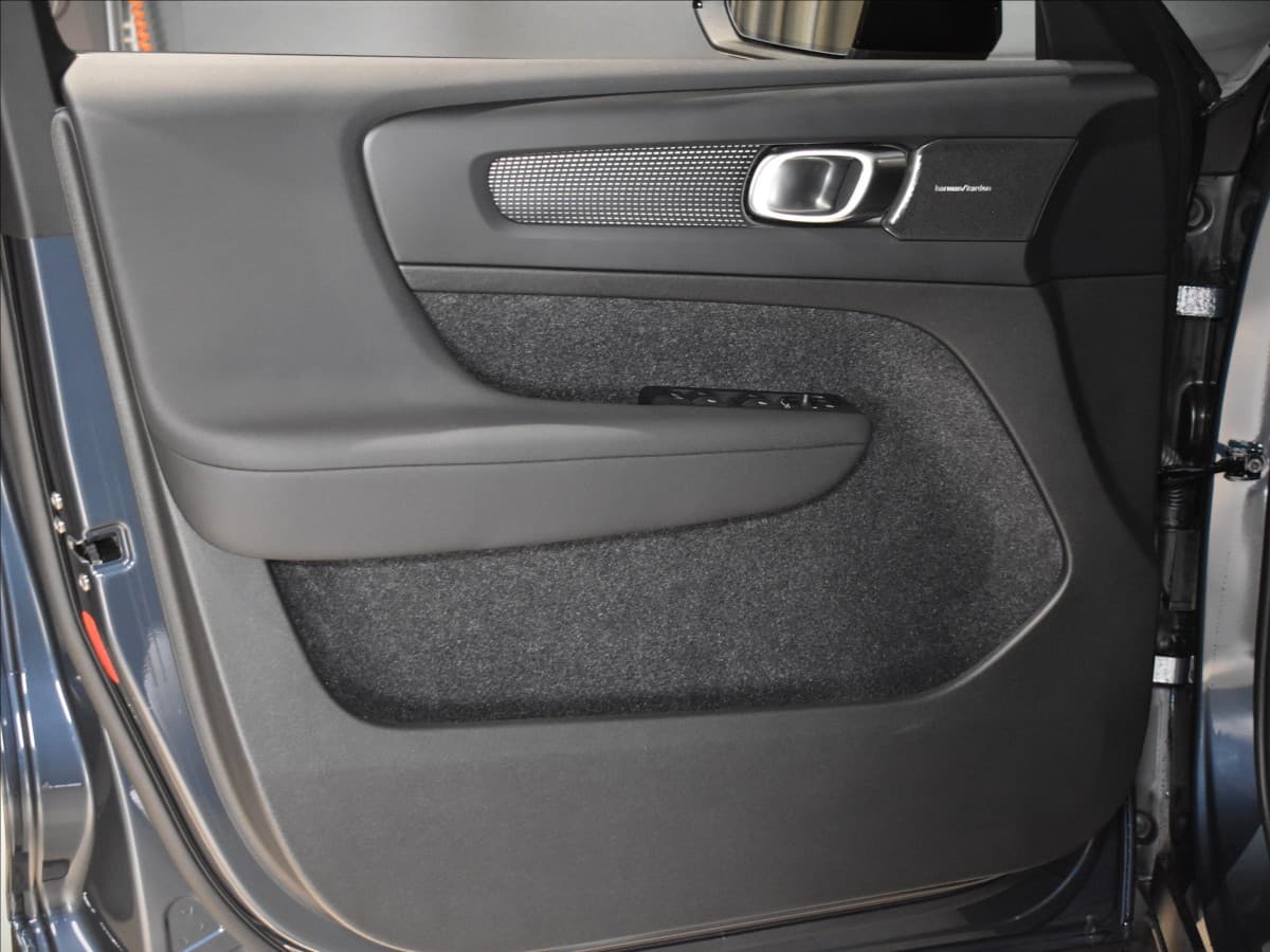 2025 Volvo Ec40 - 13