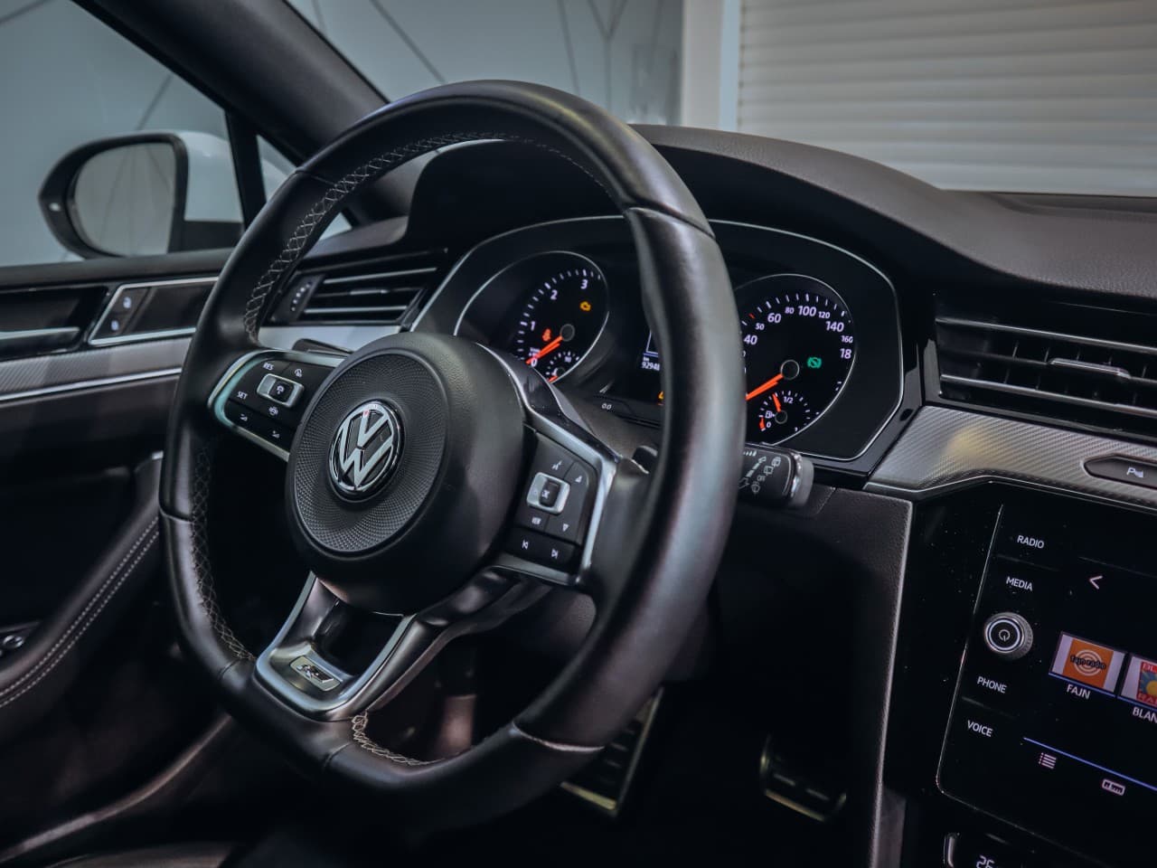 2019 Volkswagen Passat - 16