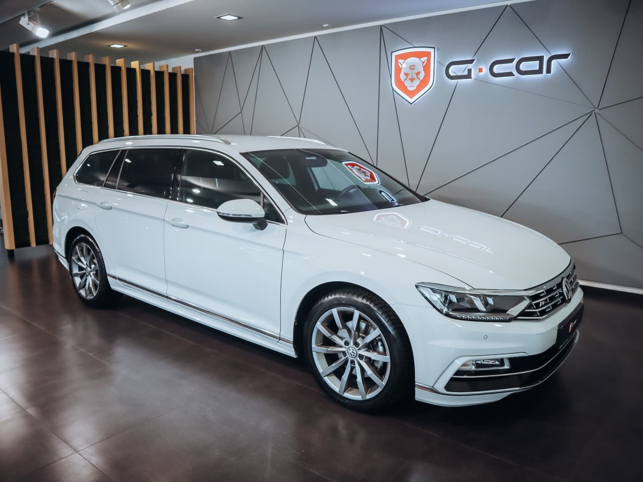 2019 Volkswagen Passat - 2