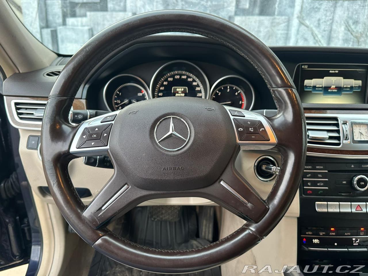 2015 Mercedes-Benz E-Class - 19