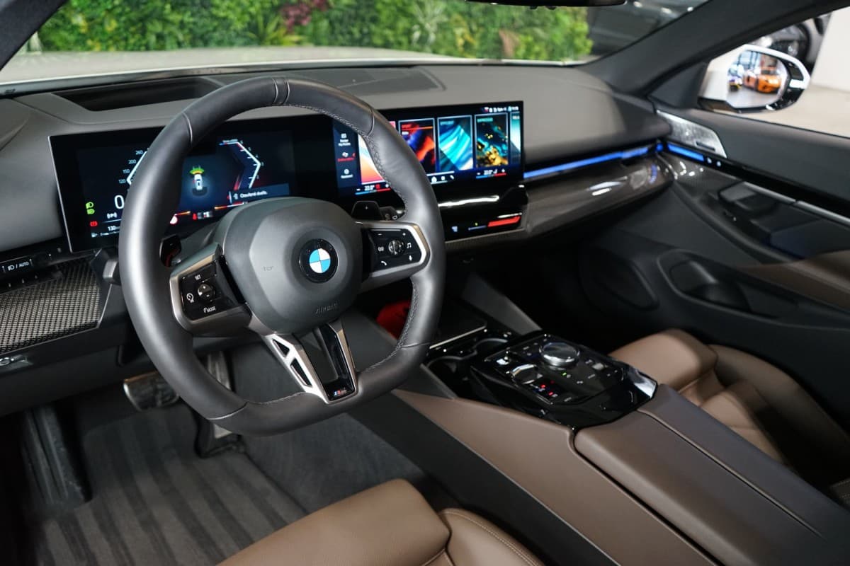 2024 BMW 5-Series - 10