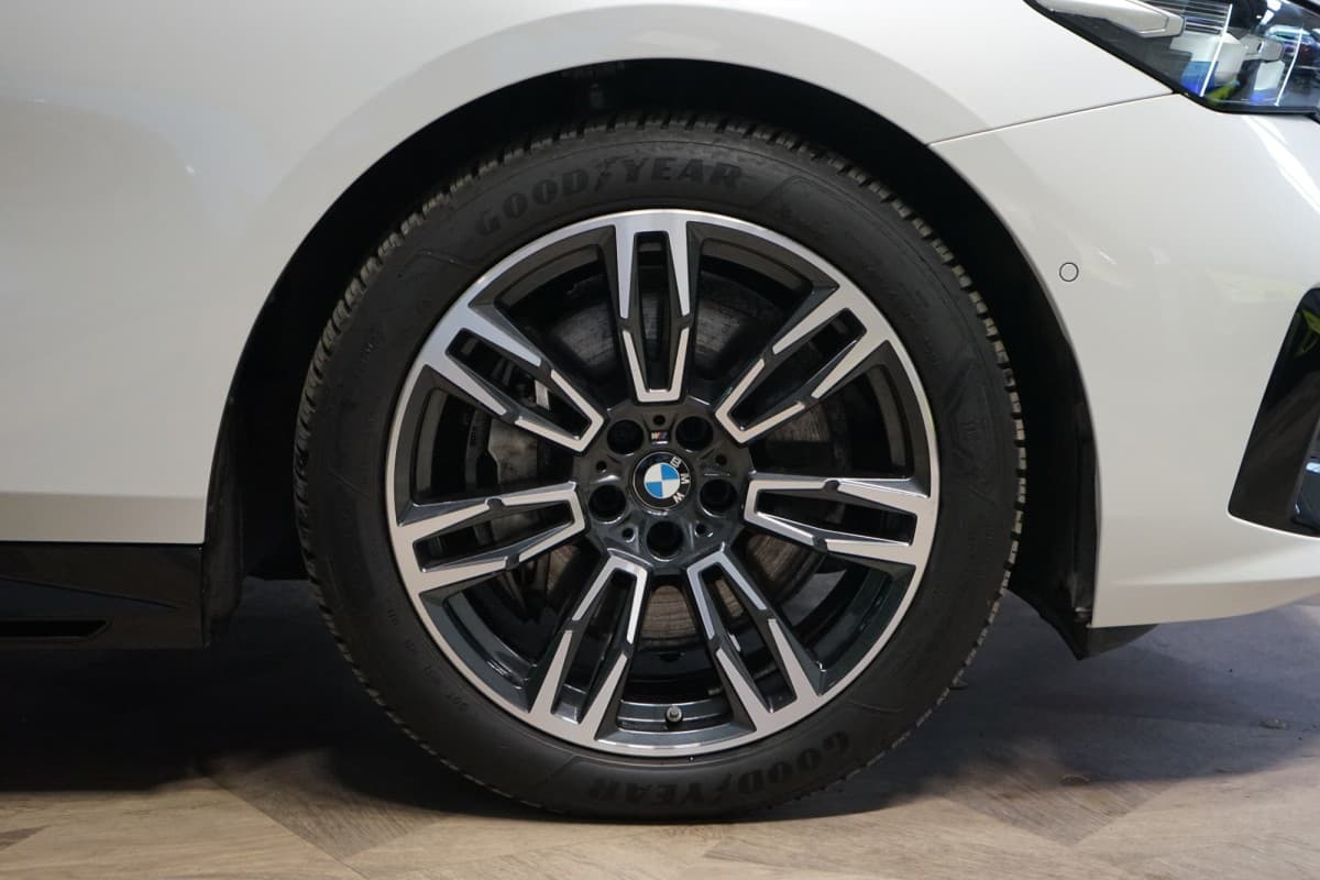 2024 BMW 5-Series - 9