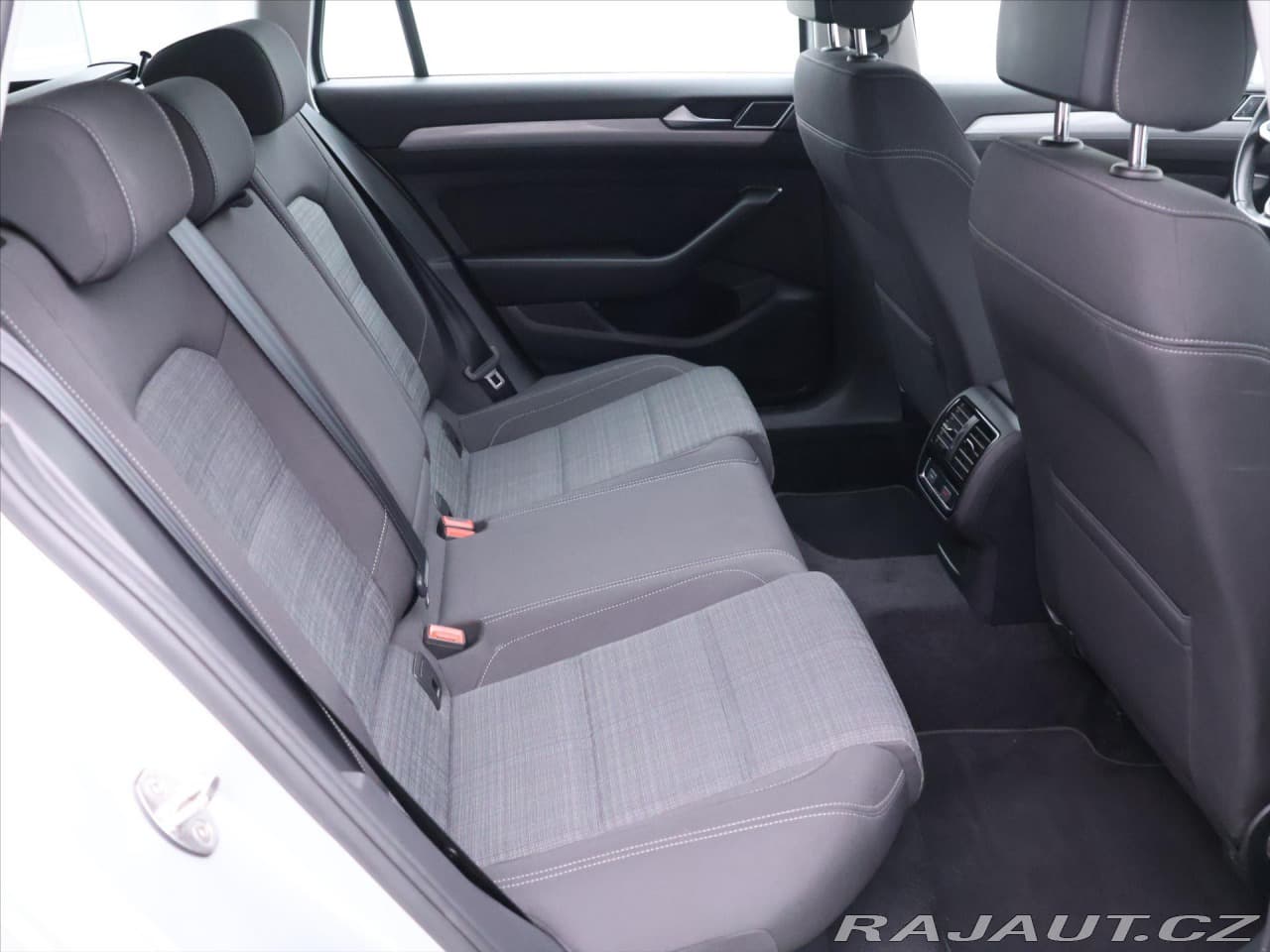 2020 Volkswagen PASSAT - 14