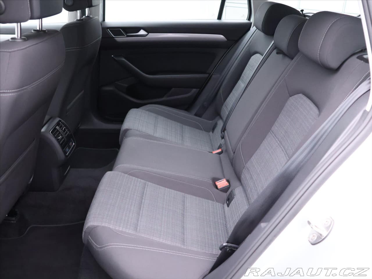 2020 Volkswagen PASSAT - 15