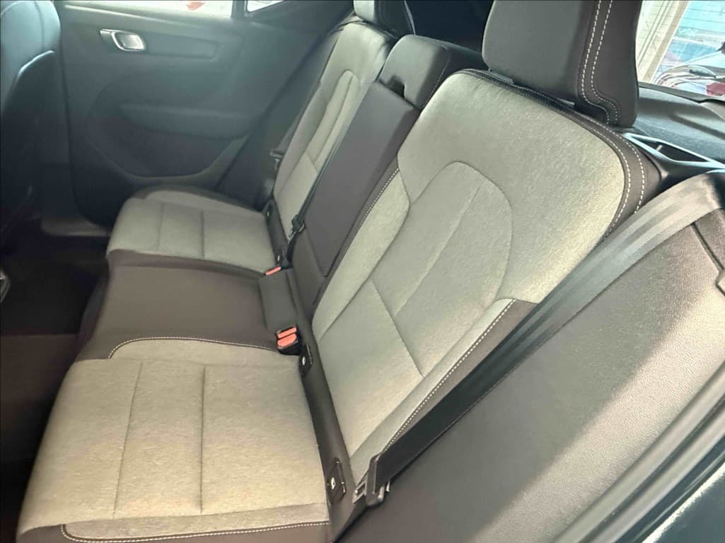 2022 Volvo XC40 - 8