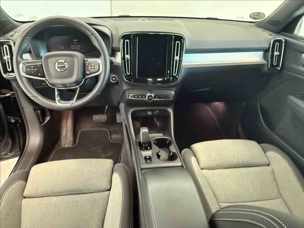 2022 Volvo XC40 - 9