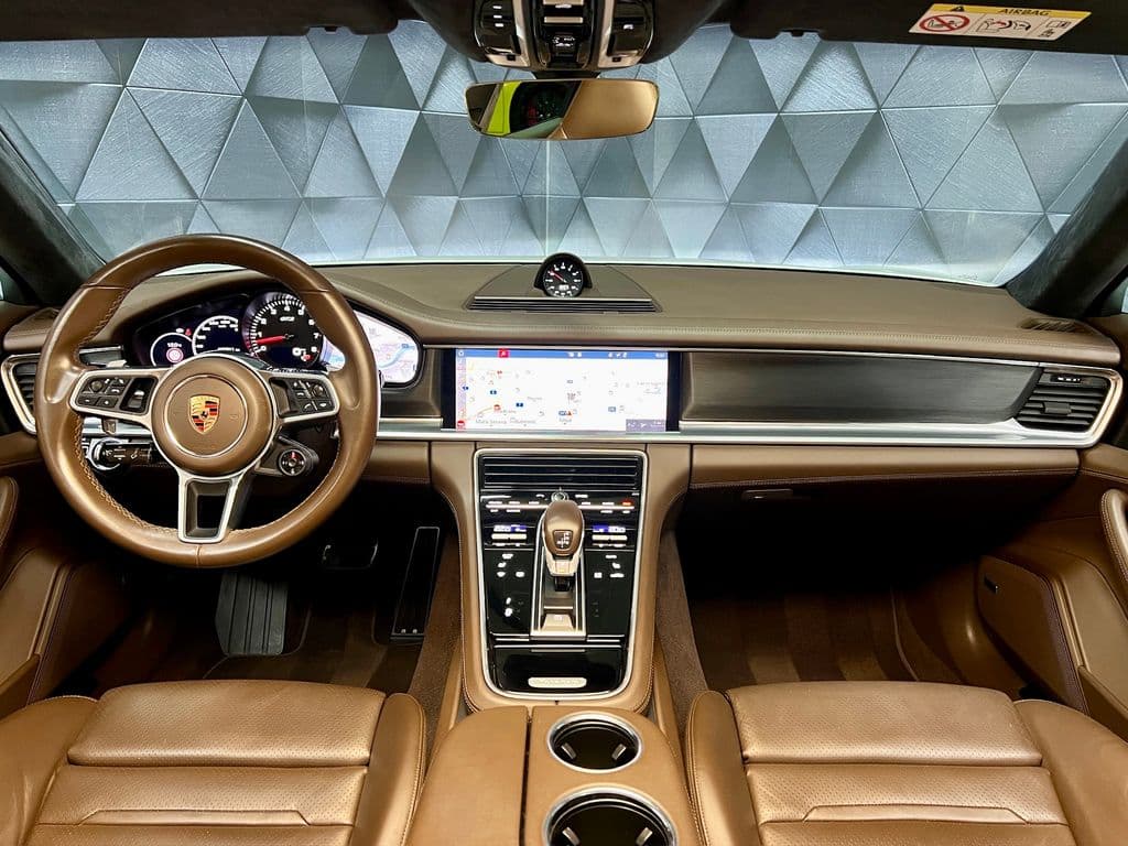 2019 Porsche Panamera - 10