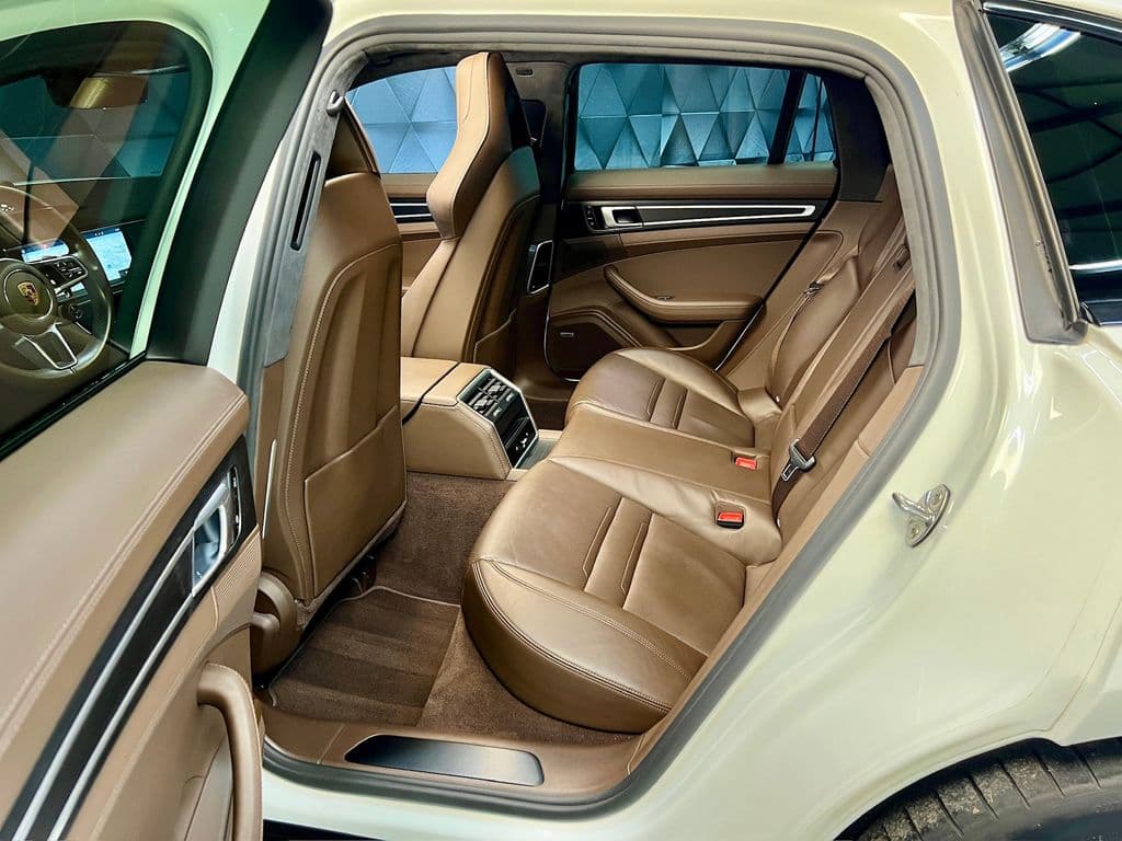 2019 Porsche Panamera - 12