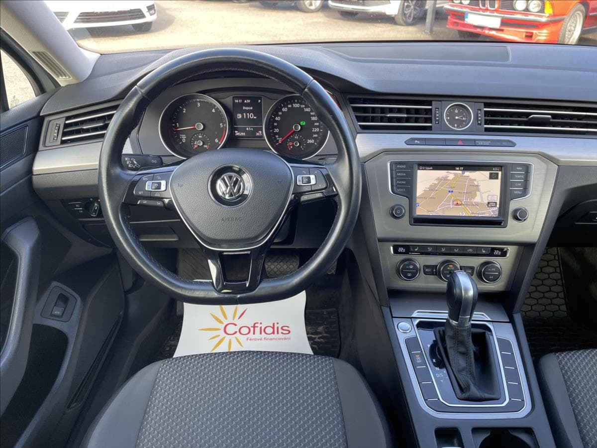 2016 Volkswagen Passat - 11