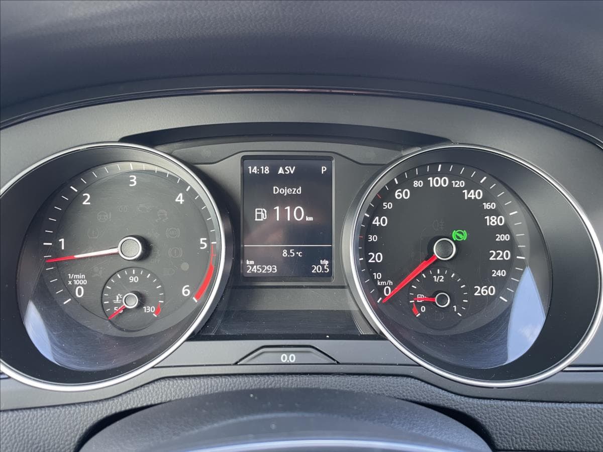 2016 Volkswagen Passat - 12