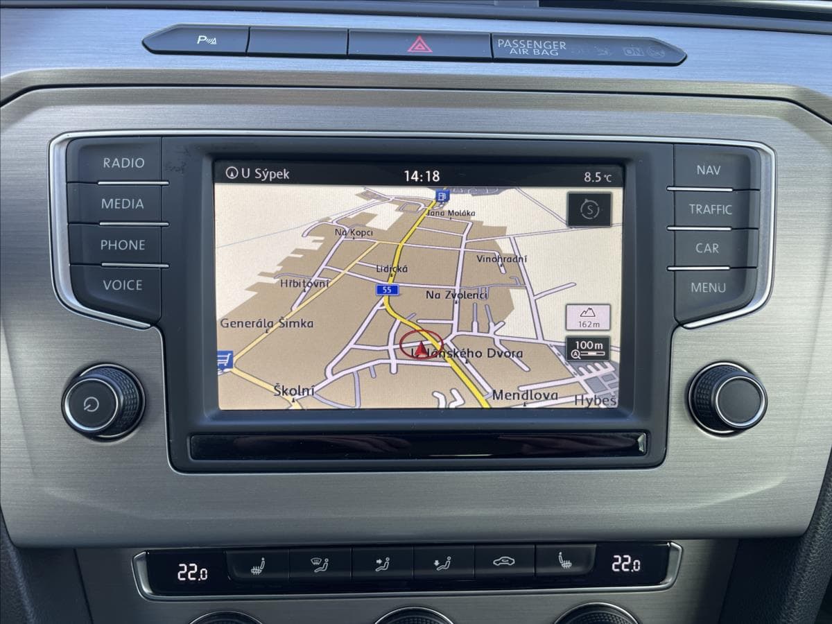 2016 Volkswagen Passat - 14