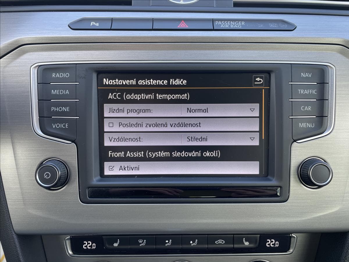 2016 Volkswagen Passat - 15