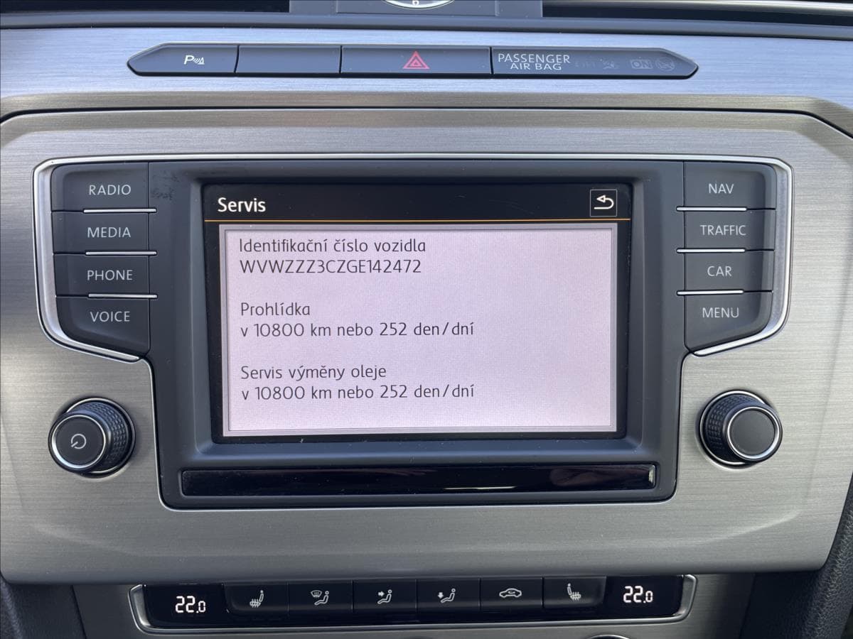 2016 Volkswagen Passat - 17