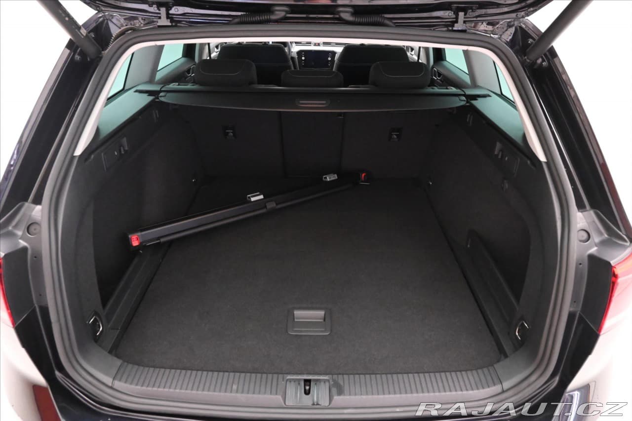 2023 Volkswagen Passat - 10