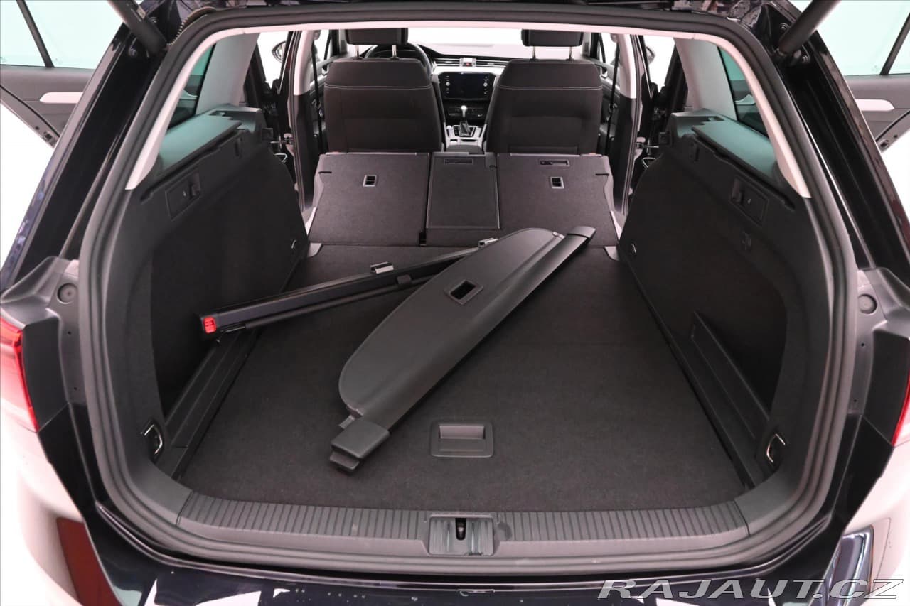 2023 Volkswagen Passat - 11