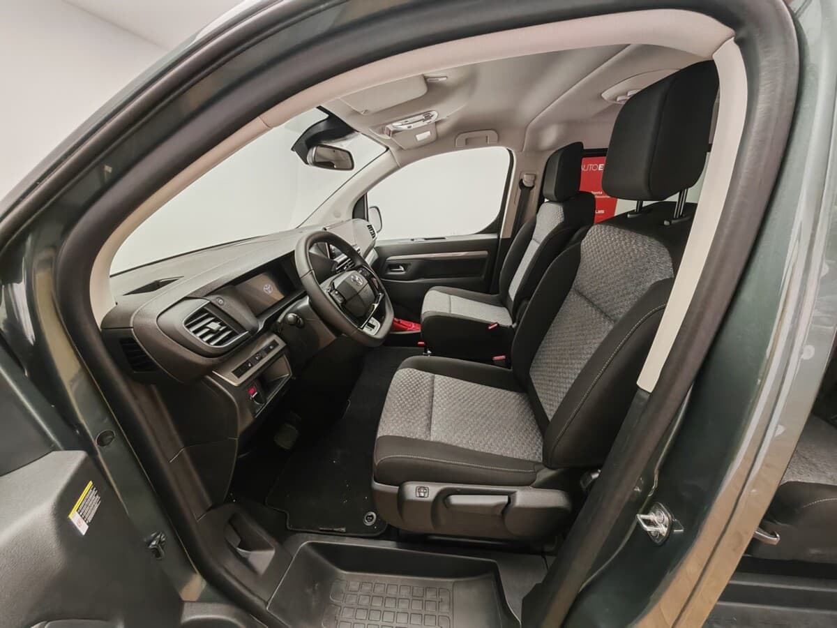 2025 Toyota Proace - 18