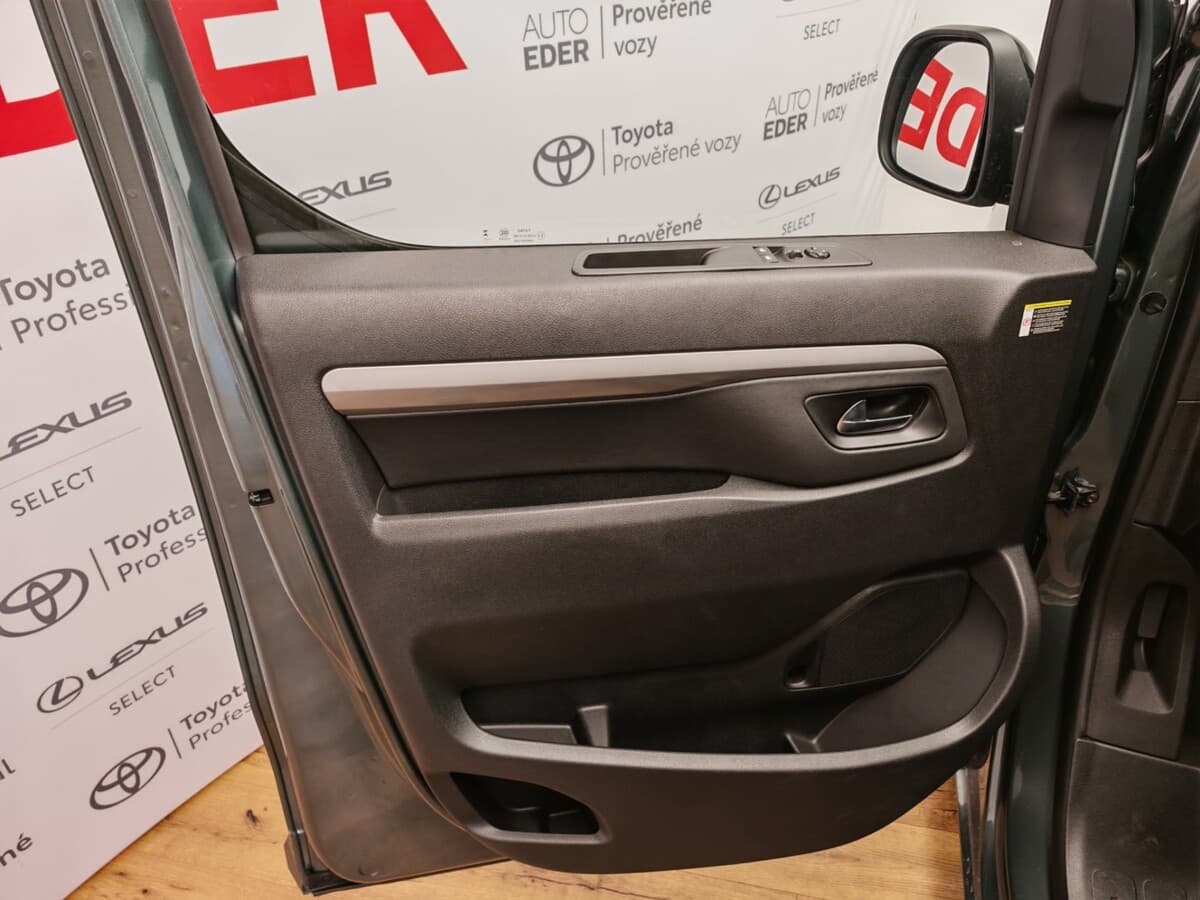 2025 Toyota Proace - 8