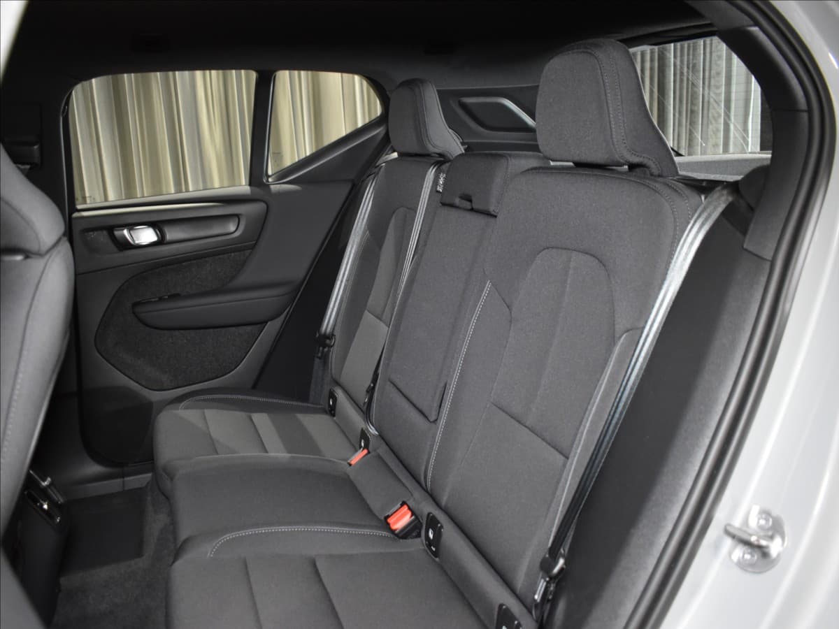 2025 Volvo Ex40 - 10