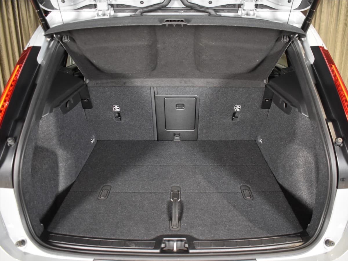 2025 Volvo Ex40 - 11