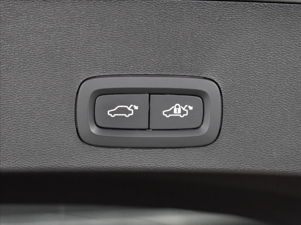 2025 Volvo Ex40 - 12