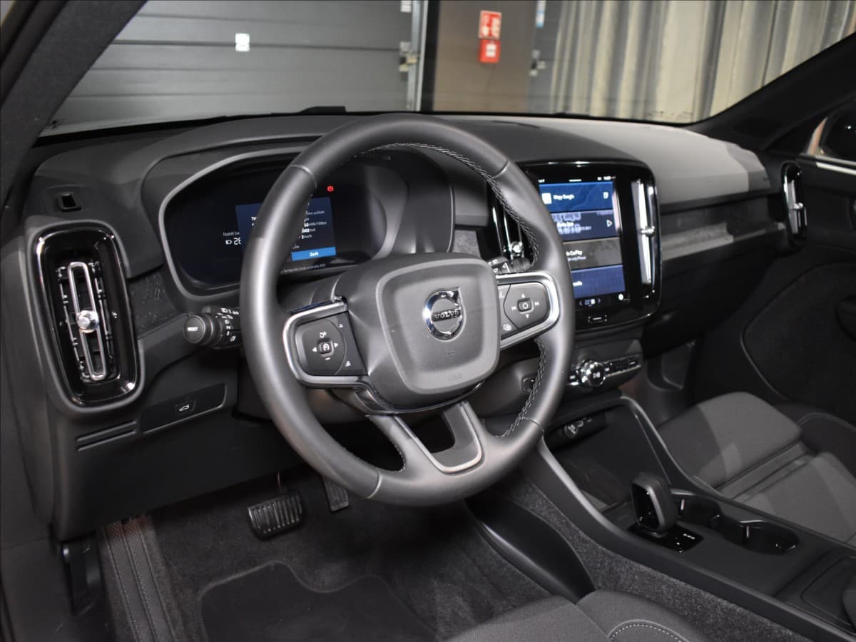 2025 Volvo Ex40 - 13