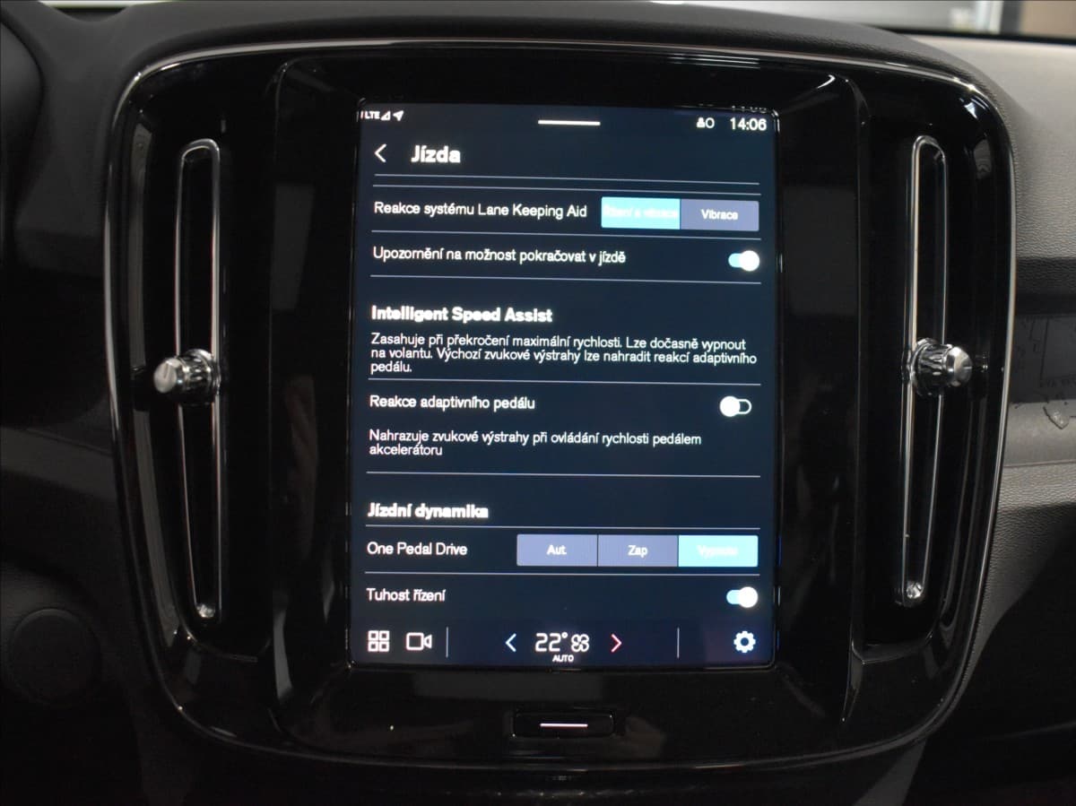 2025 Volvo Ex40 - 18