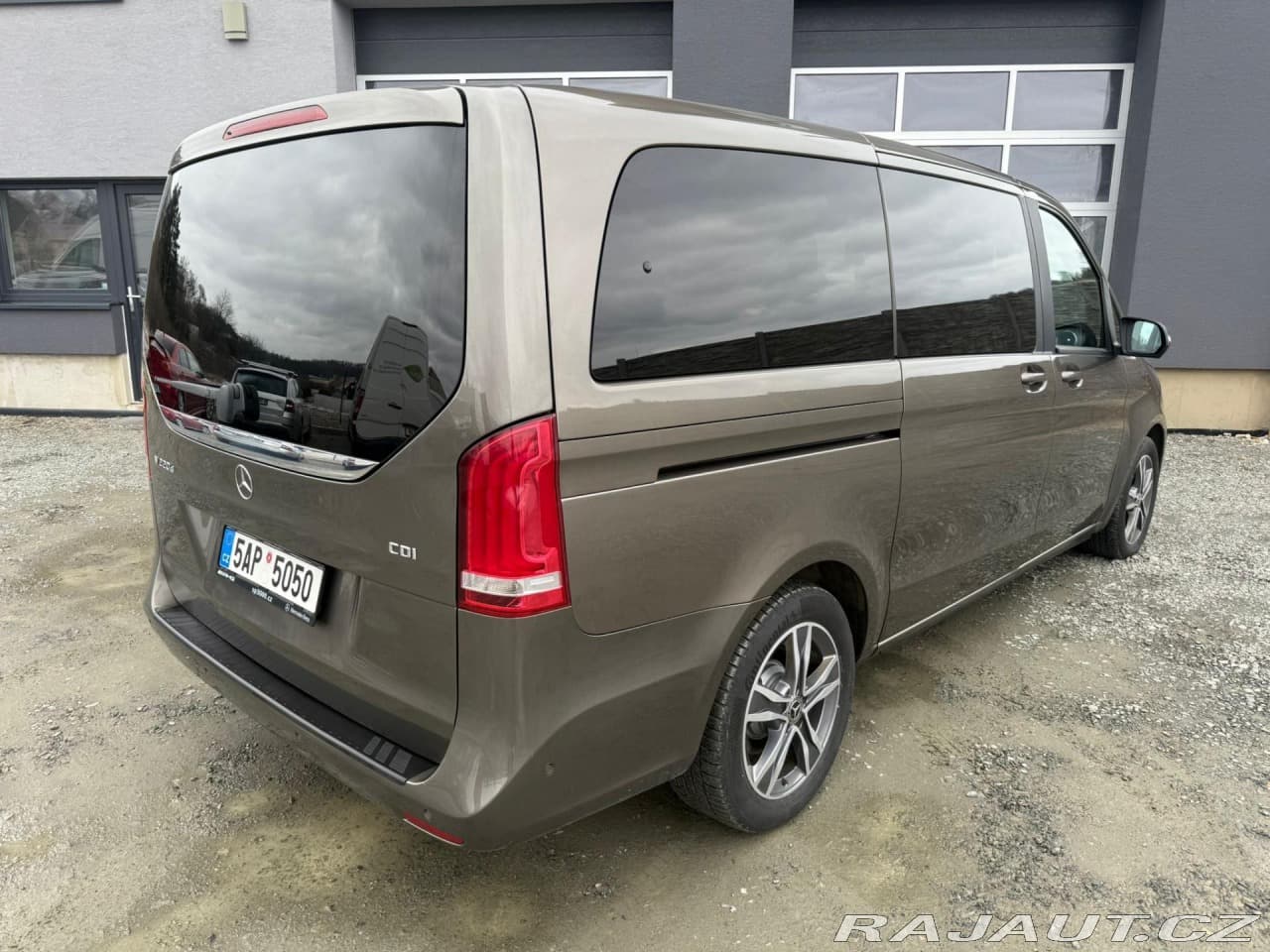 2015 Mercedes-Benz V-Class - 3