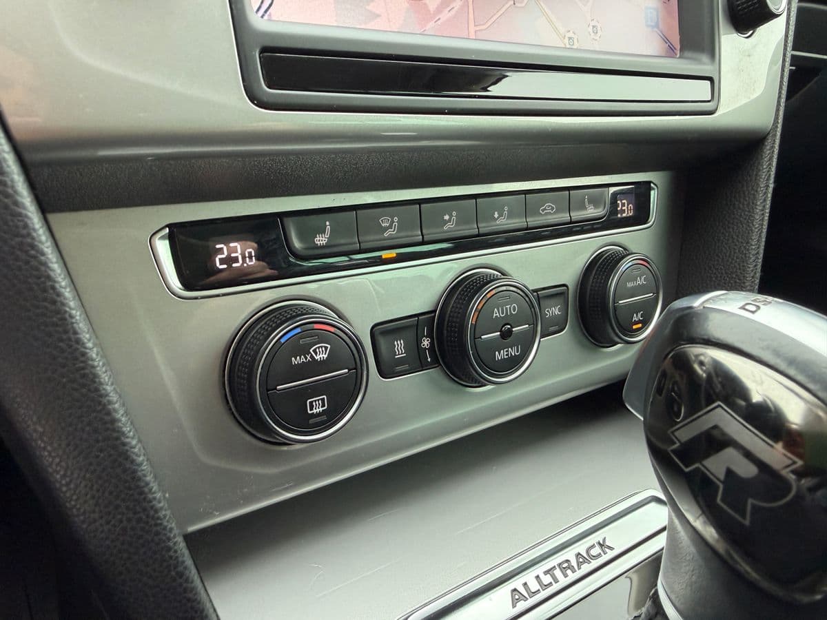 2017 Volkswagen Passat - 10