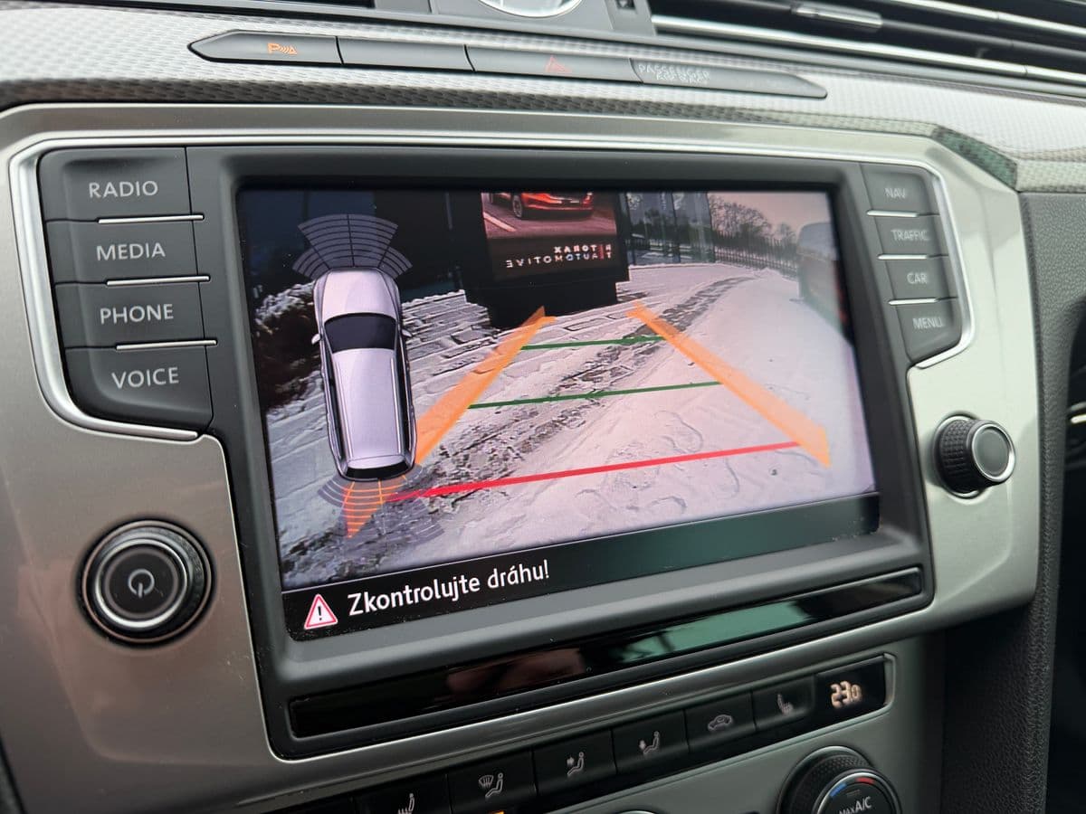 2017 Volkswagen Passat - 13