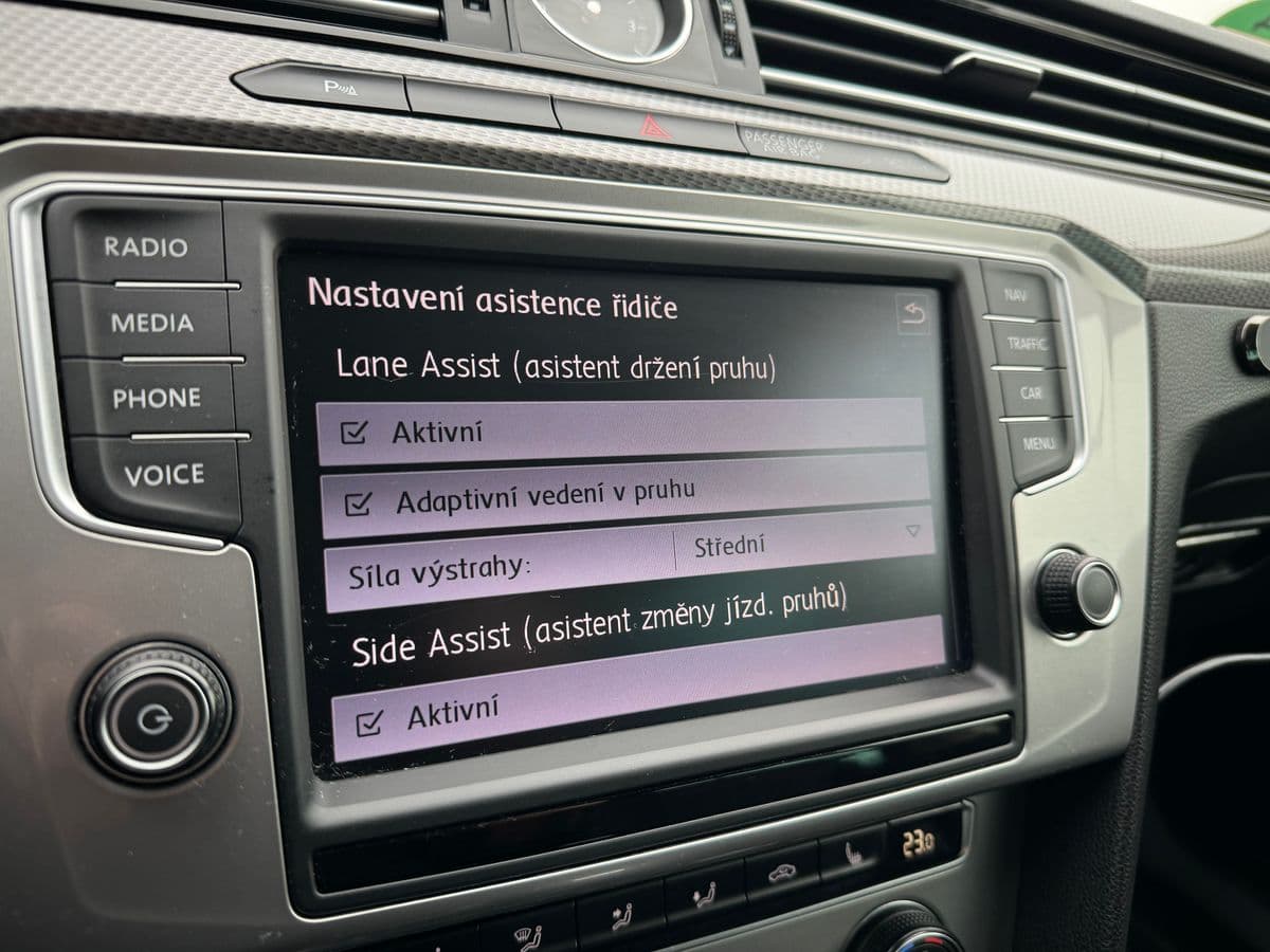 2017 Volkswagen Passat - 17