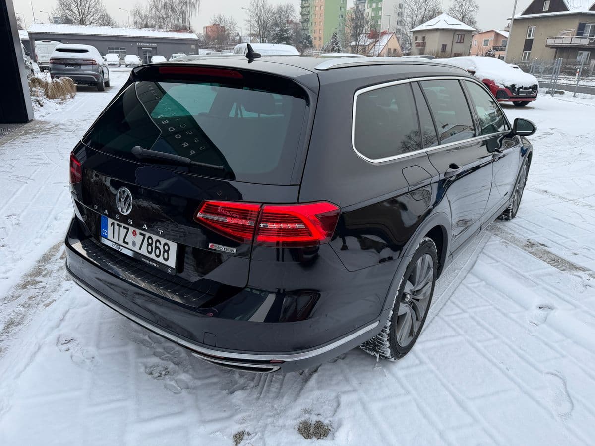 2017 Volkswagen Passat - 2