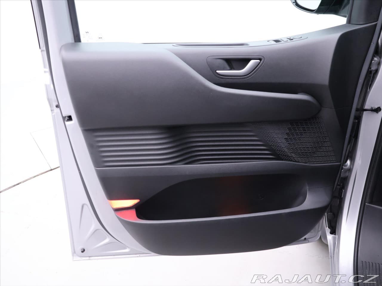 2024 Hyundai Staria - 12