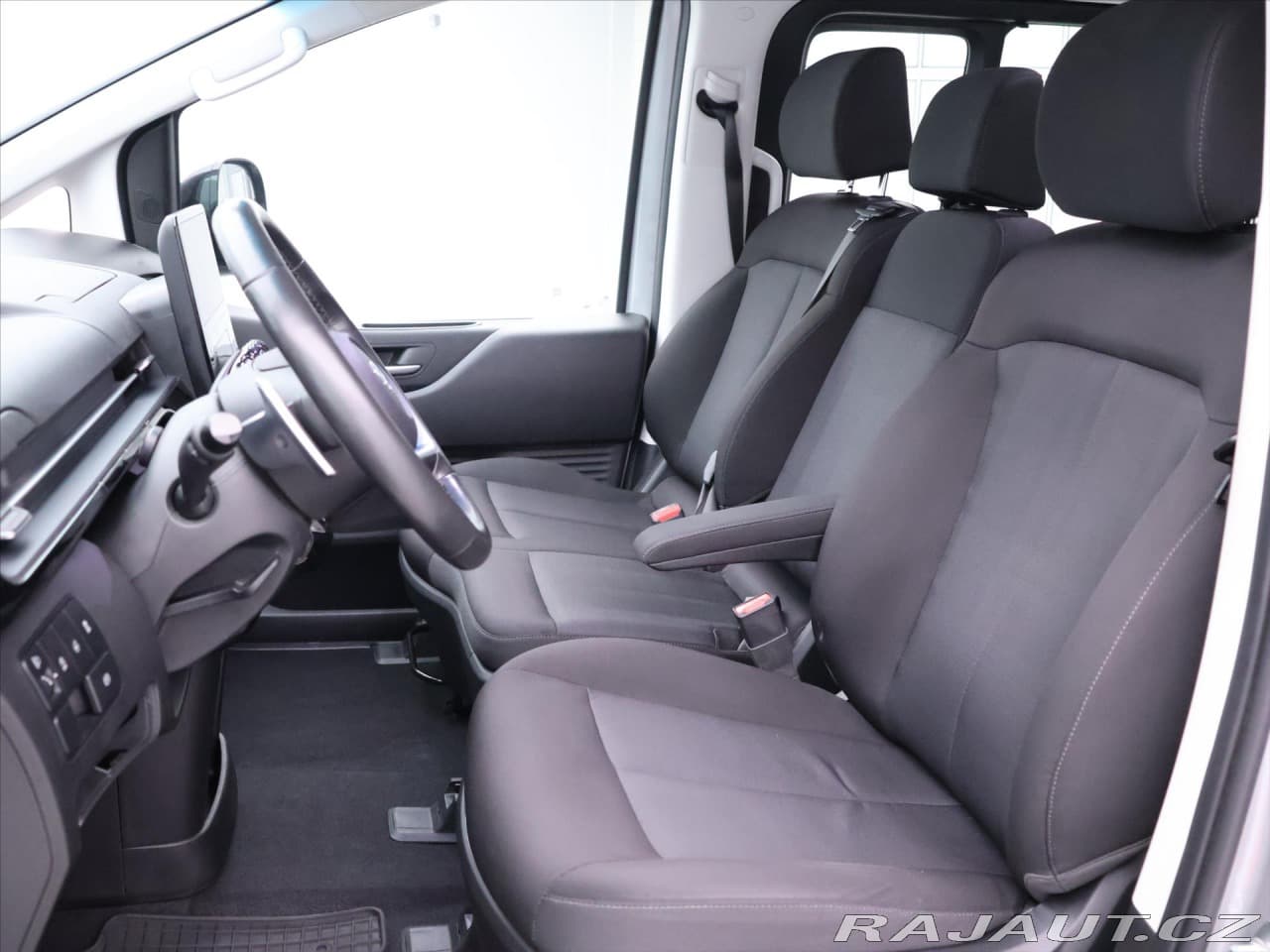 2024 Hyundai Staria - 13