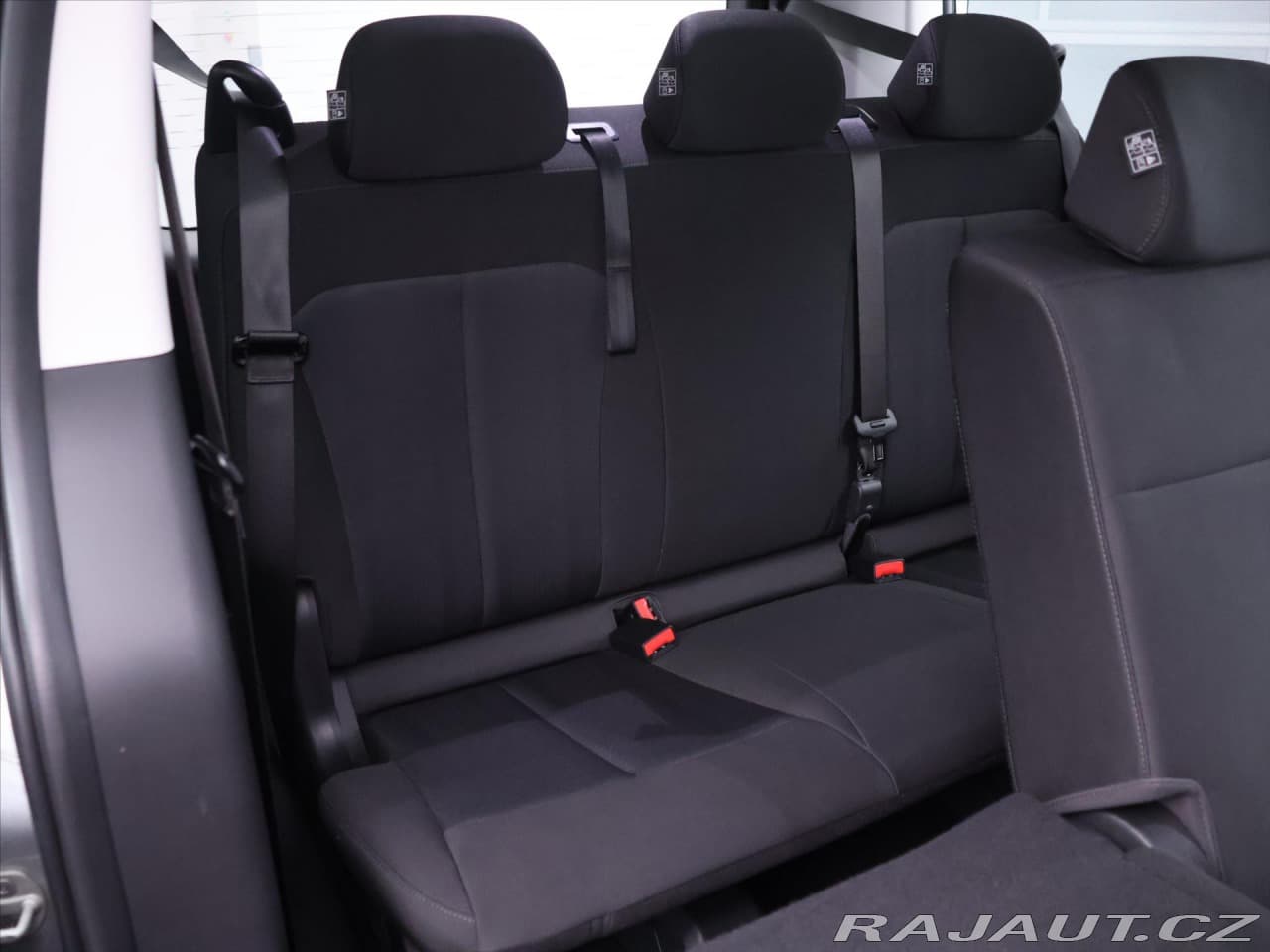 2024 Hyundai Staria - 17