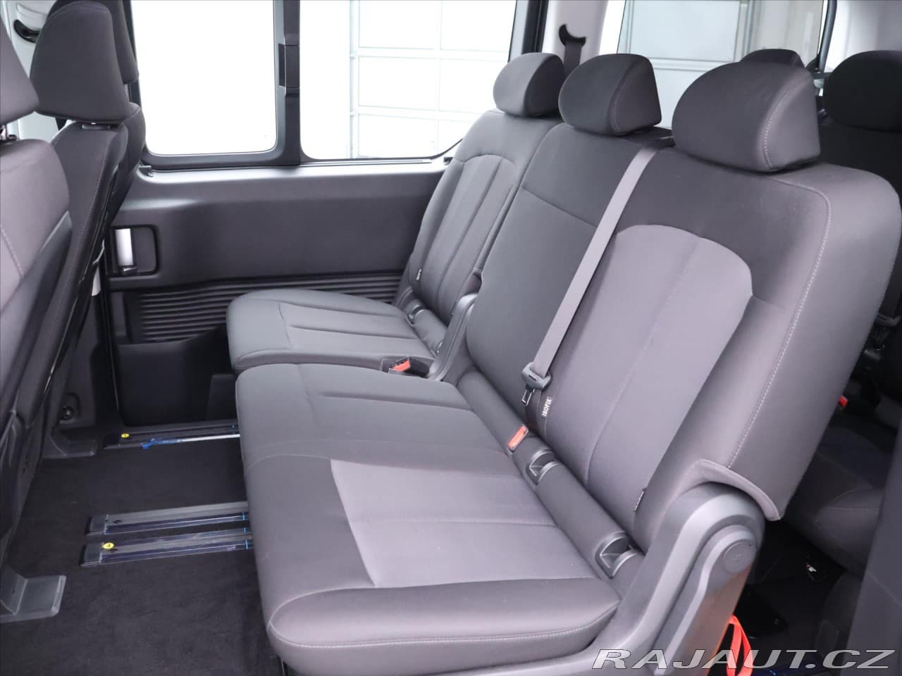 2024 Hyundai Staria - 19