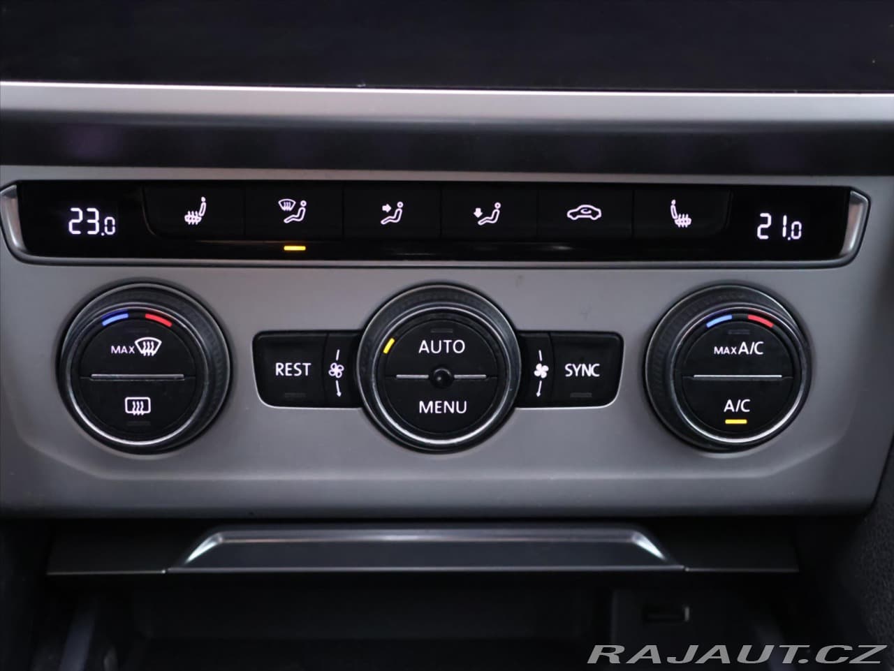 2018 Volkswagen PASSAT - 20