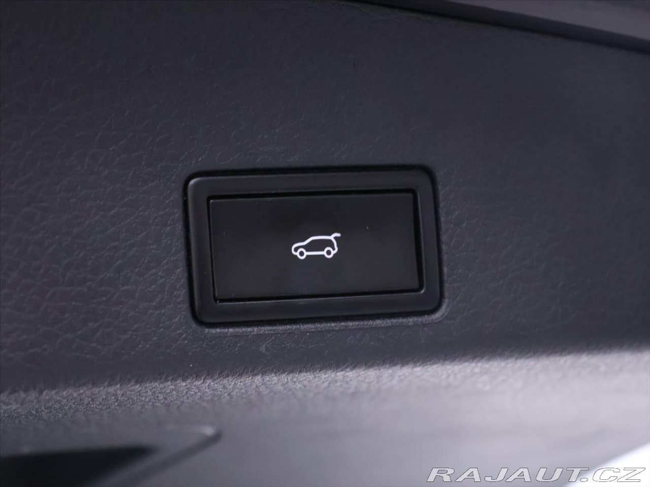 2014 Volkswagen Touareg - 10