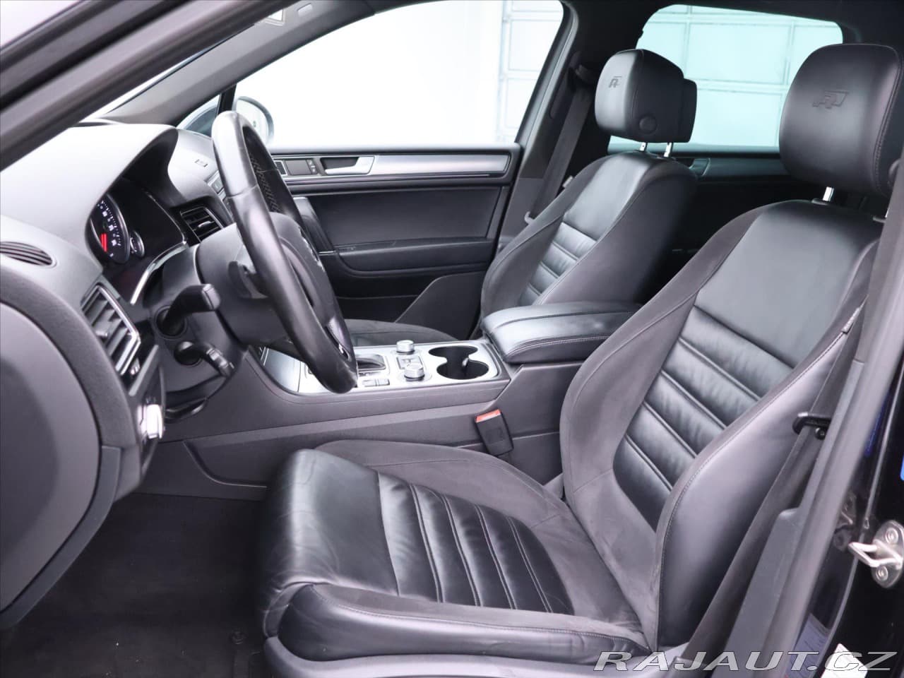 2014 Volkswagen Touareg - 11